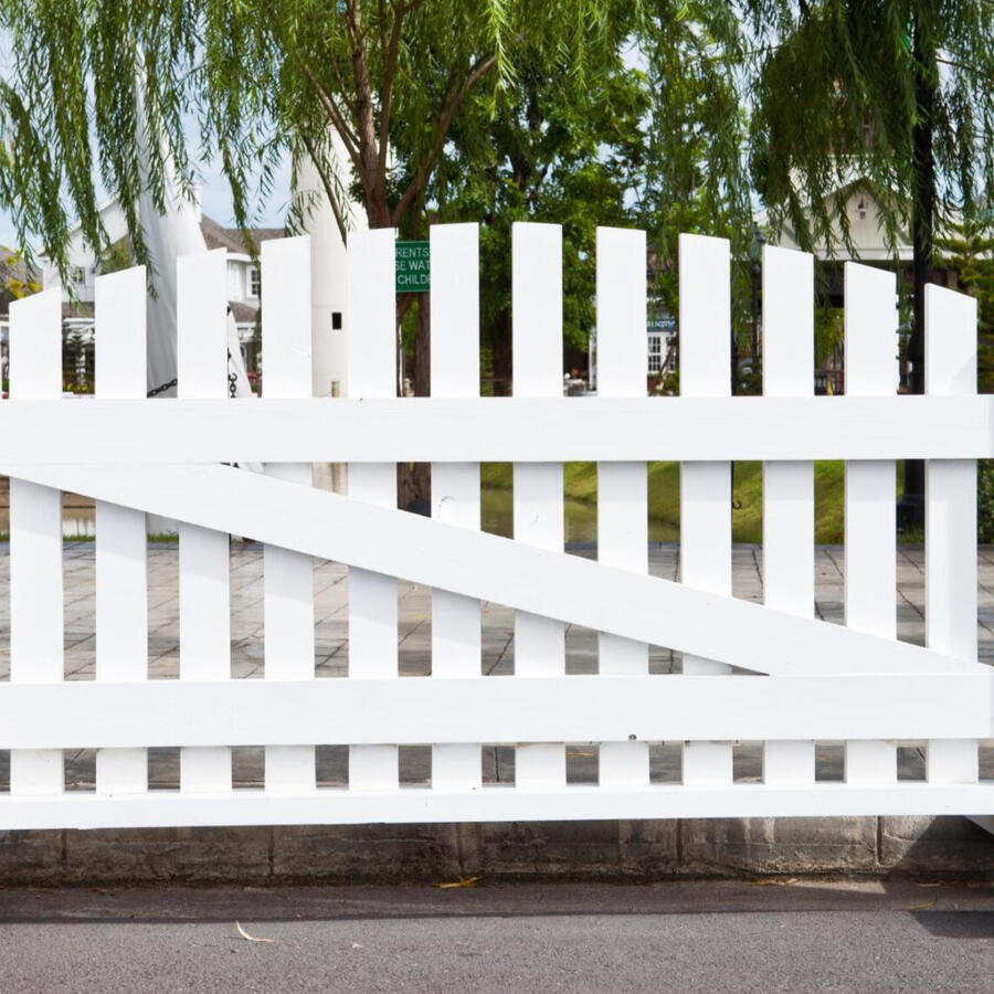Commercial Vinyl Fence Company Illinois